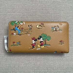 Disney X Coach Essential Accordion Zip Wallet
With Mickey Mouse And Friends NWT